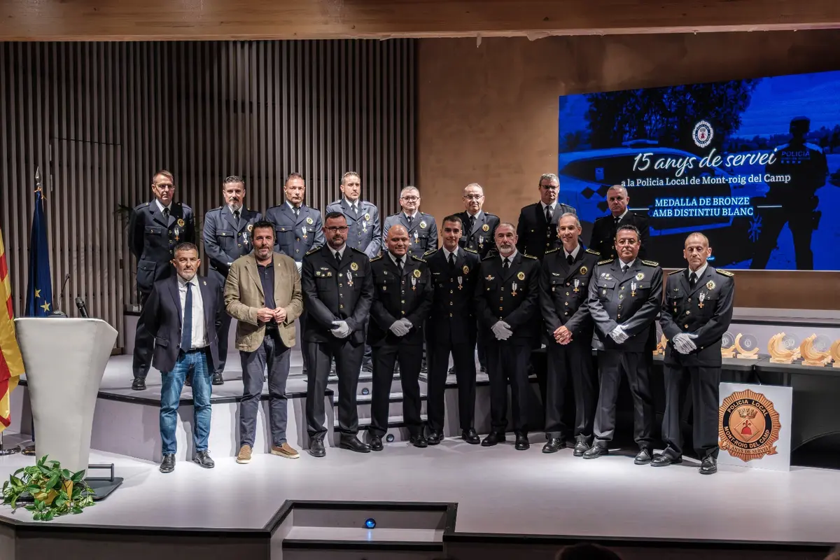 Mont-roig del Camp homenajea a los agentes de su Policía Local por sus 25 años