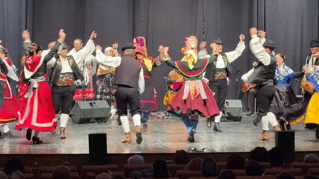El folclore reúne al público en el Gran Teatro de Villarrobledo