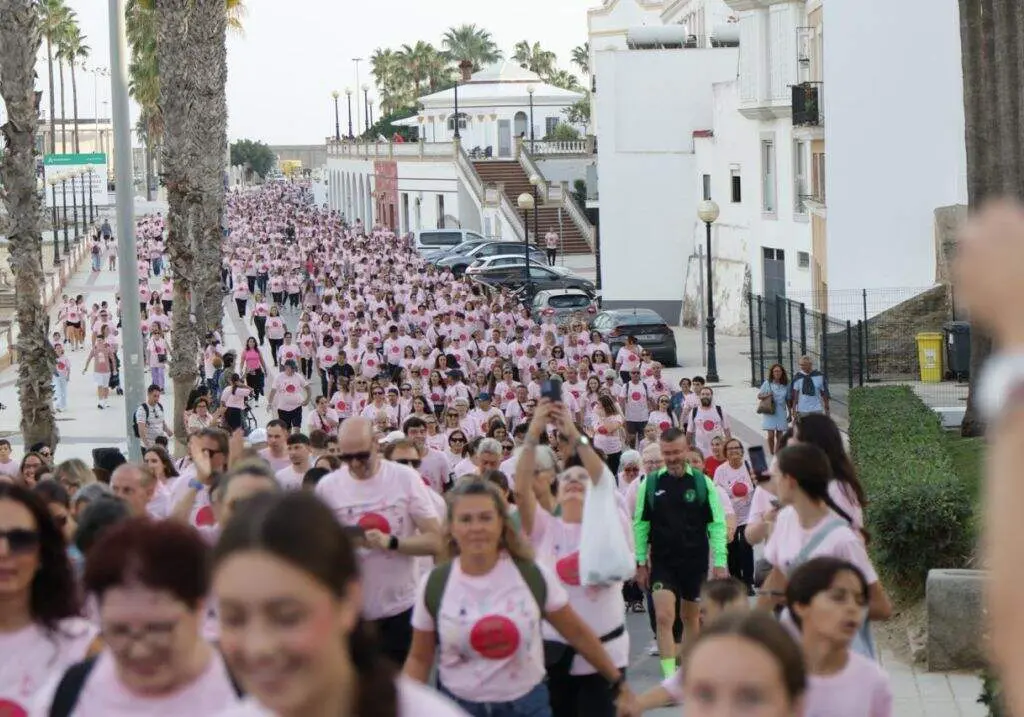 Más de 4.000 personas se suman a la marcha solidaria de ROLUCAN en Rota