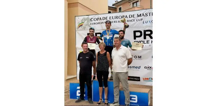 Arnau Colomar Cifre sobresale en una cita internacional de ciclismo máster