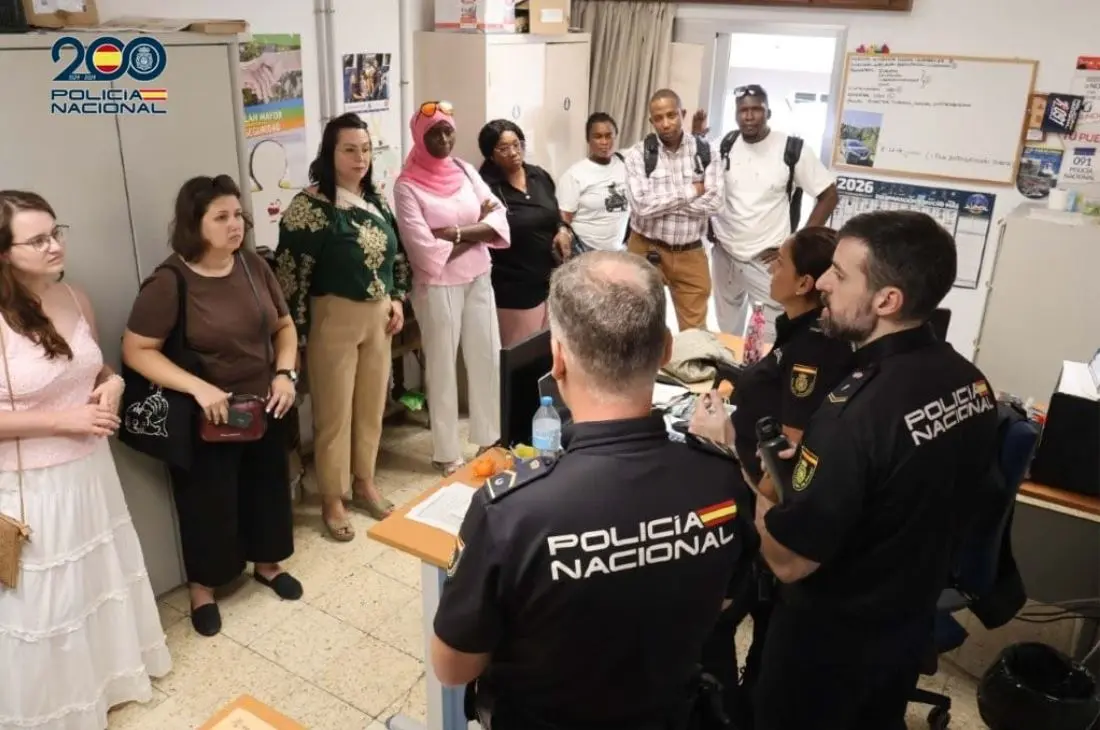 Quince agentes de otros países visitan la comisaría de Puerto de la Cruz