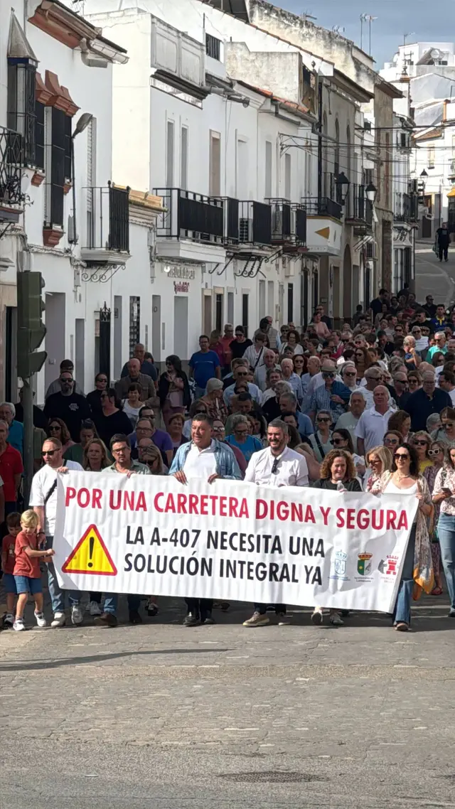 Reclaman en Fuentes de Andalucía una solución integral para la A-407