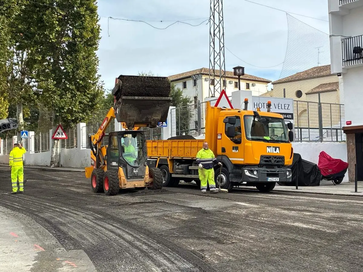 Revisan en Vélez-Rubio las obras de firme en las carreteras A-327 y A-317