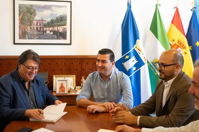 Níjar aborda con Endesa los cortes reiterados del suministro eléctrico