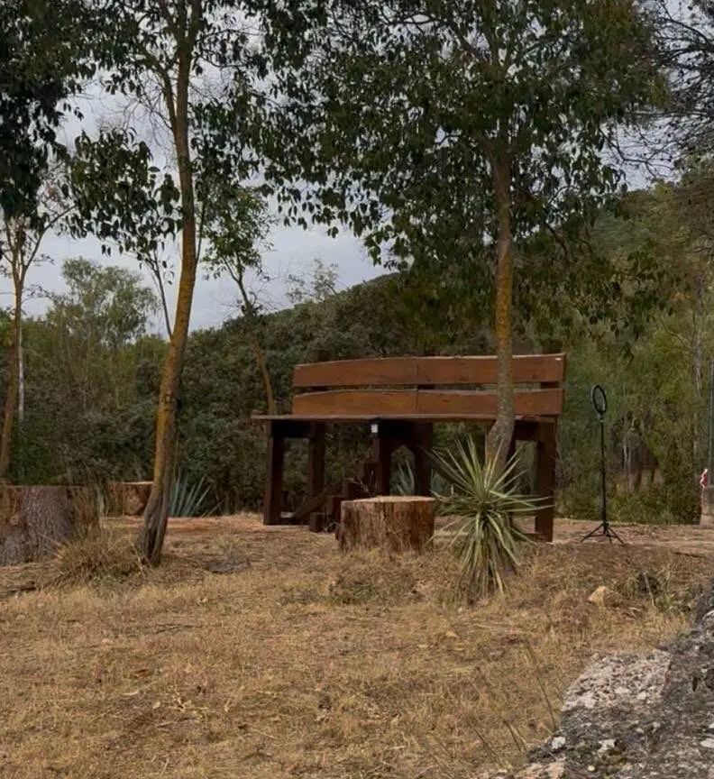 Un banco de gran tamaño se suma al mirador de la Sierrecilla