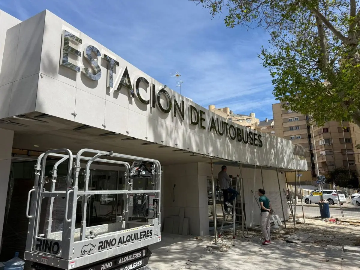 La estación de autobuses de La Línea completa su rehabilitación