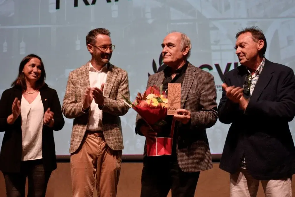 Francesc Orella recibe el homenaje central en el inicio del FICVI