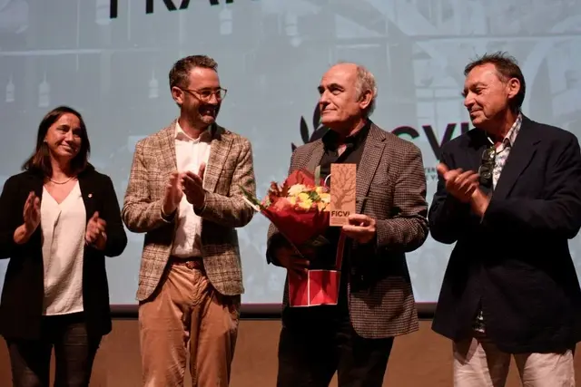 Francesc Orella recibe el homenaje central en el inicio del FICVI