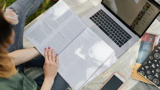 La UA y la UMH reciben 72 becas GV-Talent por su excelencia académica