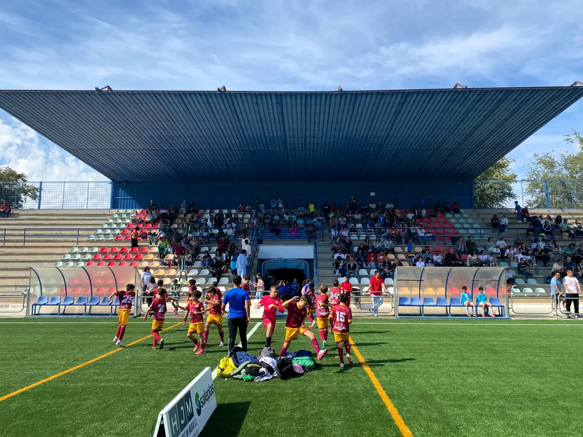 El club de Mora se impone en las dos categorías del torneo Valdehierro