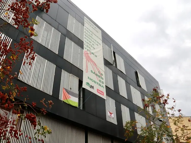 La PAHC pide alquileres sociales para las familias de un bloque de Gràcia