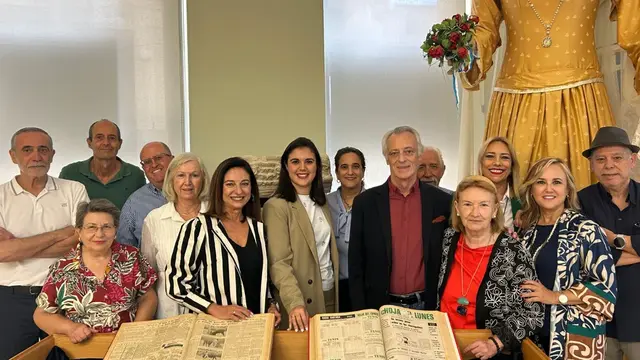 Una exposición en Alicante recorre los 500 números de la Hoja del Lunes