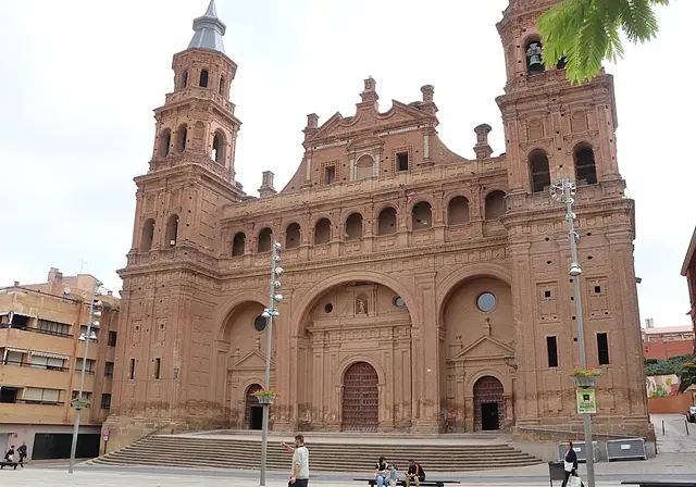Un folleto reúne información práctica para visitar Alfaro