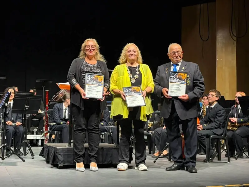Las bandas de Carlet y la Ribera llenan el Teatre Giner en su festival anual