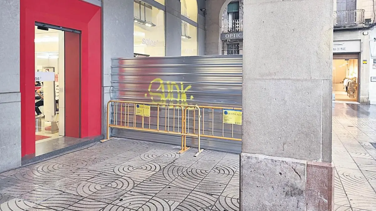 Obras en los porches de la plaza Prim para frenar filtraciones