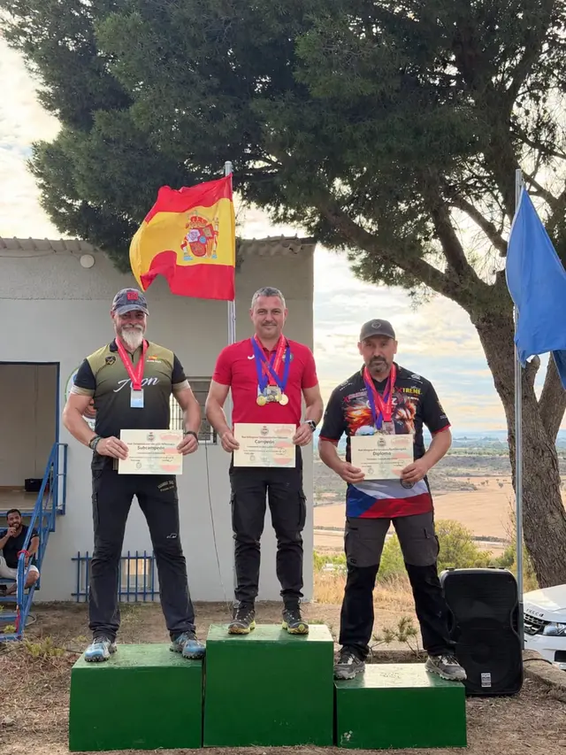 El Club Tiro Loreto logra tres medallas y el subcampeonato en Huesca