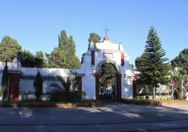 Los cementerios municipales de Algeciras abrirán hasta las siete de la tarde