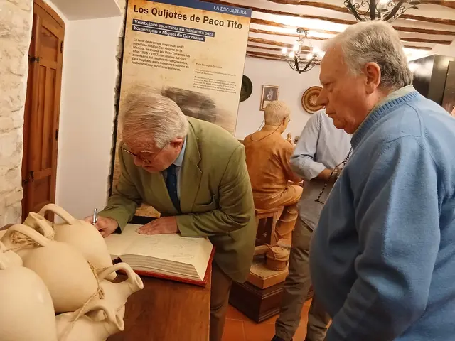 Visita institucional al alfarero ubetense Pablo Tito