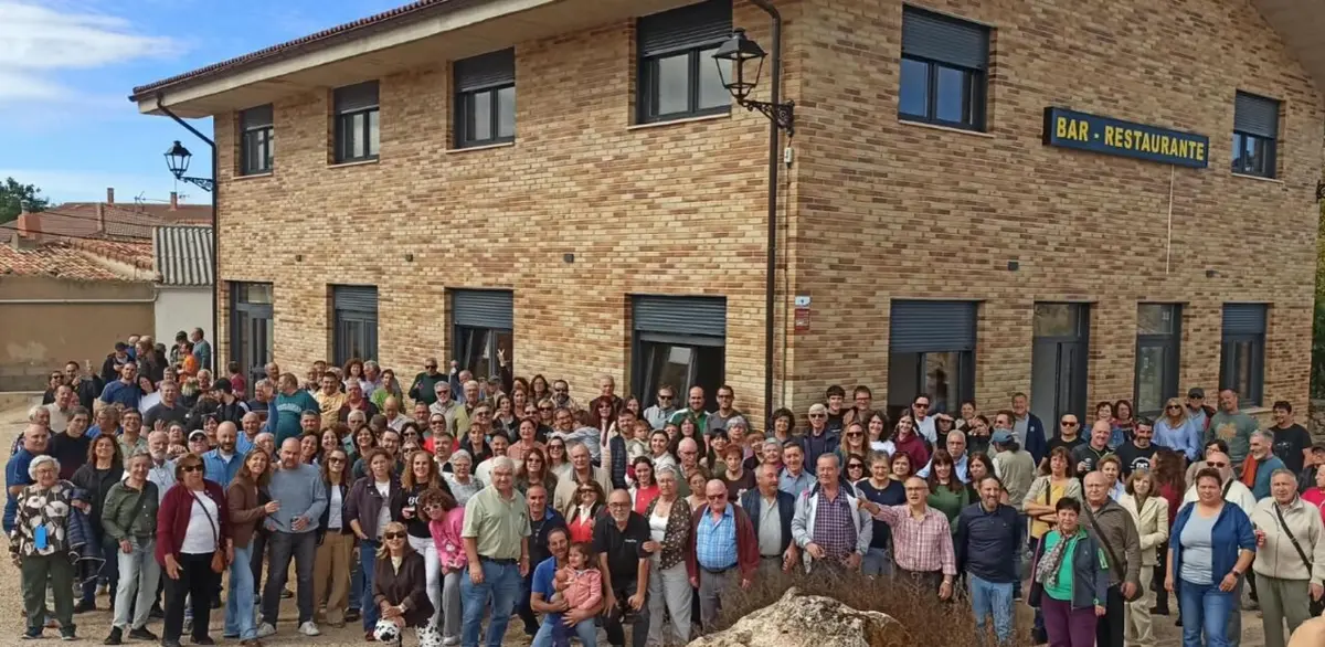 El Común se presenta a los vecinos de Retortillo antes de su apertura oficial