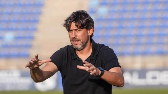 Javi Sánchez reclama apoyo a la grada tras el empate del Calvo Sotelo