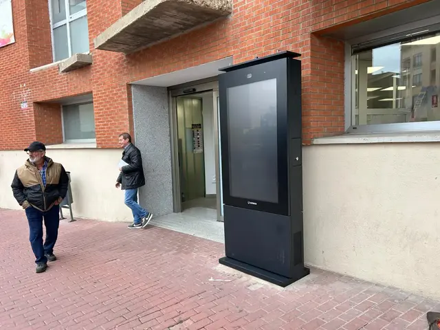 Benavente inicia la fase final de su despliegue de pantallas turísticas