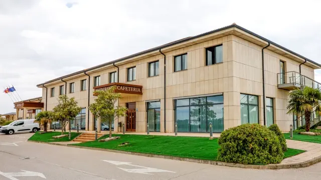 Alda Hotels toma la gestión del Villa de Almazán y mantiene su mobiliario artesanal