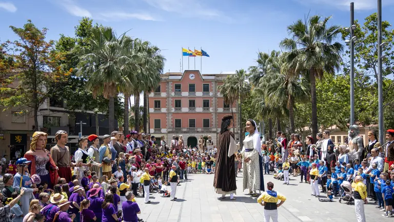 Gigantes y grupos de la comarca se reunirán en Castelldefels