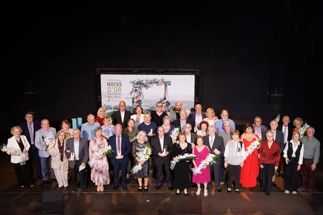 Sant Vicenç dels Horts reconoce medio siglo de matrimonio de 18 parejas