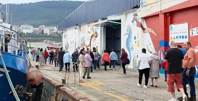 Burela muestra su actividad portuaria en una experiencia de turismo marinero