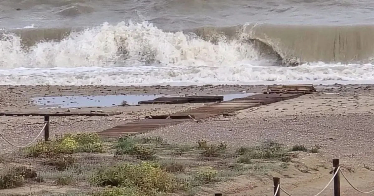El temporal vuelve a poner el foco en la arena de las playas del norte de Sagunt