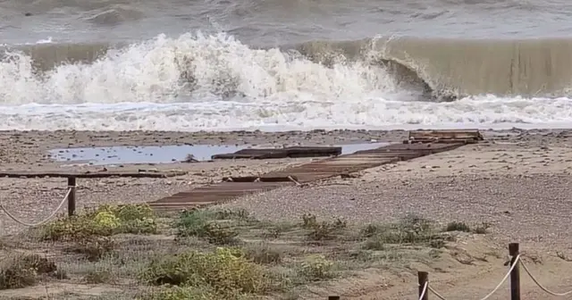 El temporal vuelve a poner el foco en la arena de las playas del norte de Sagunt