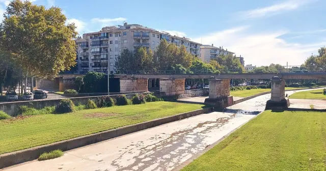 Cambrils afronta la retirada del puente ferroviario de la riera d’Alforja
