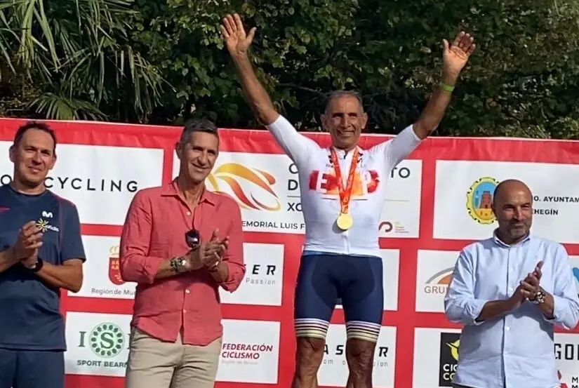 Armando Vidal conserva la corona nacional de BTT en Cehegín