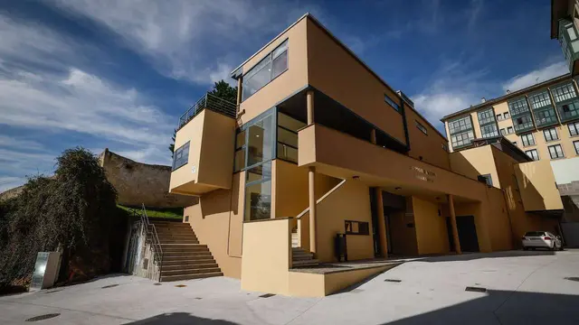 Ribadeo renueva el auditorio y refuerza la vigilancia frente a pintadas