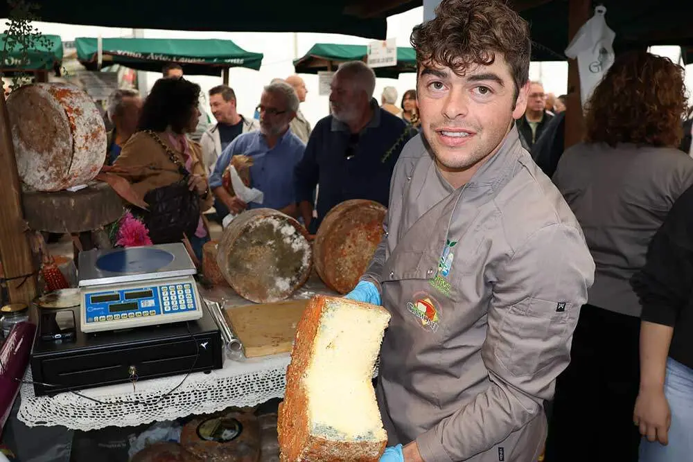 Tres queserías de Gamonéu del Puertu, presentes en el certamen de Cangas de Onís