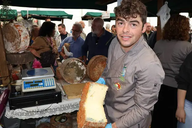 Tres queserías de Gamonéu del Puertu, presentes en el certamen de Cangas de Onís
