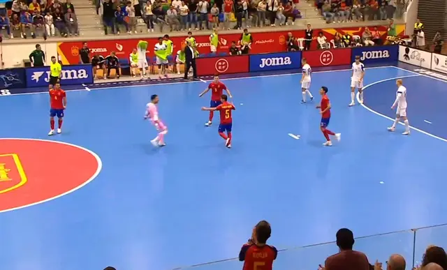 España arranca en Manzanares la ruta al Mundial de fútbol sala con un triunfo