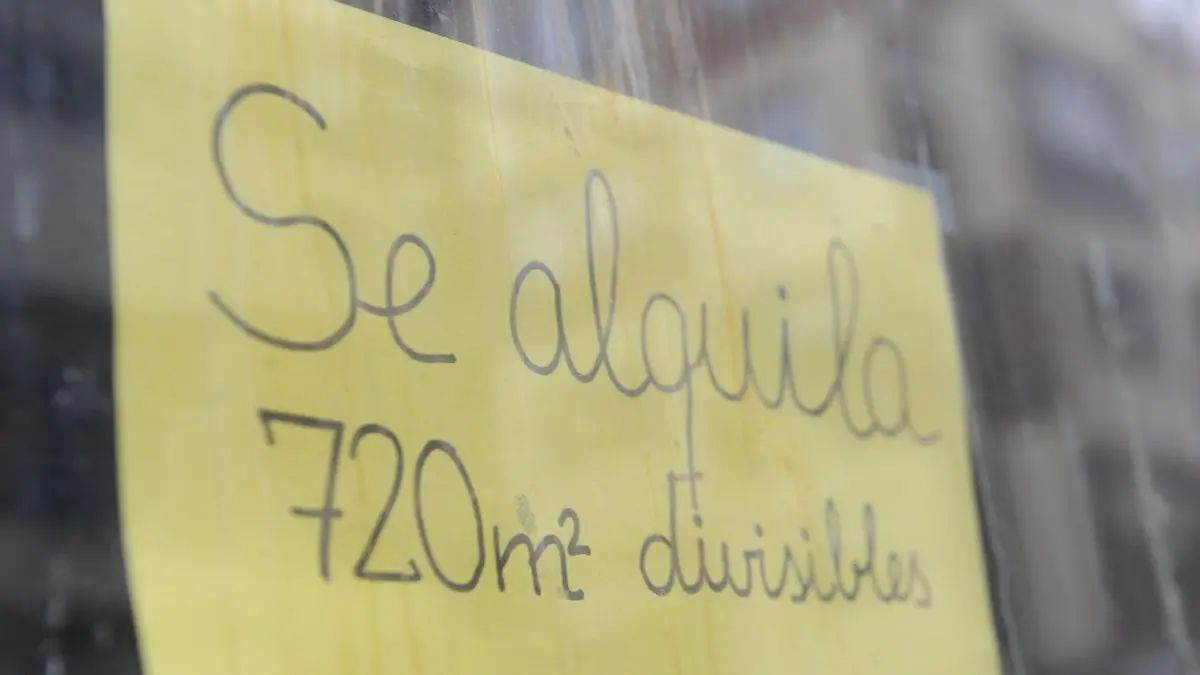 León acota la prohibición de crear viviendas en los bajos del centro