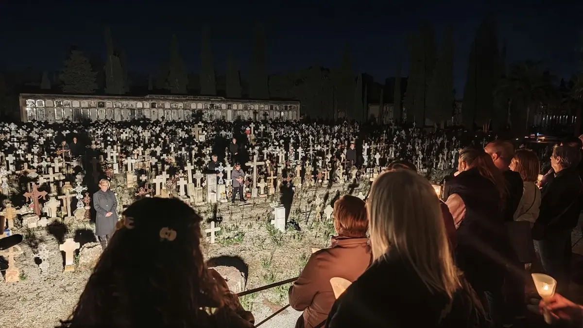 El Cementerio General de Reus agota las entradas para sus visitas nocturnas