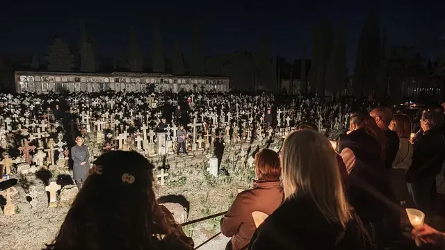 El Cementerio General de Reus agota las entradas para sus visitas nocturnas