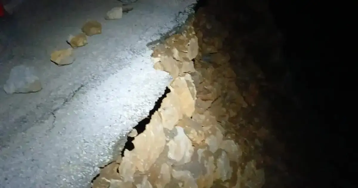 El desprendimiento de un muro mantiene cerrada la vía del Port de Valldemossa