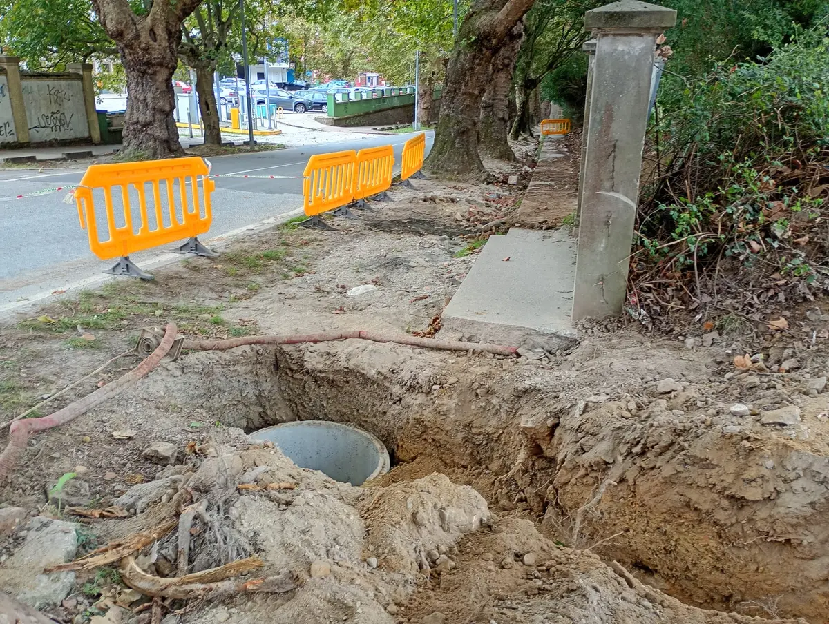 Comienzan las obras para ampliar las aceras de la avenida de Compostela
