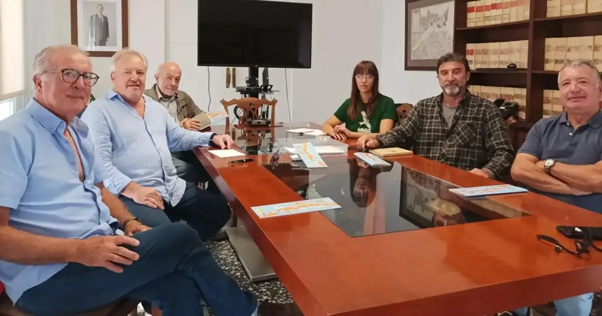 Entidades del puerto de Maó piden más implicación a Es Castell para cuidar la rada