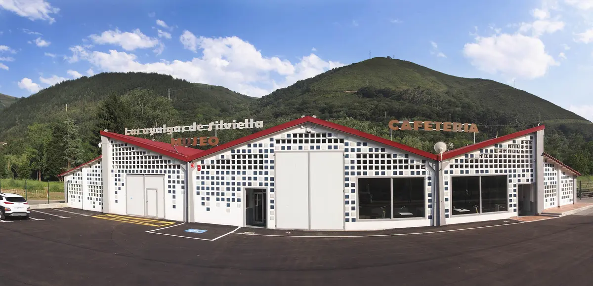 Las Ayalgas invita a dar una segunda vida a objetos antiguos en un mercadillo