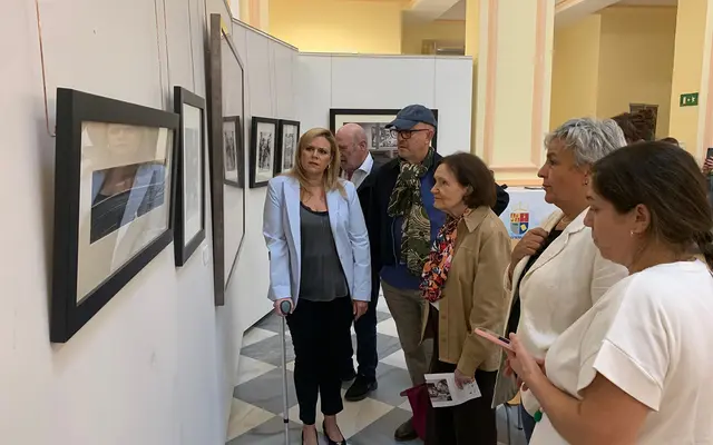 Cuenca reúne 19 fotografías para recorrer la Transición española