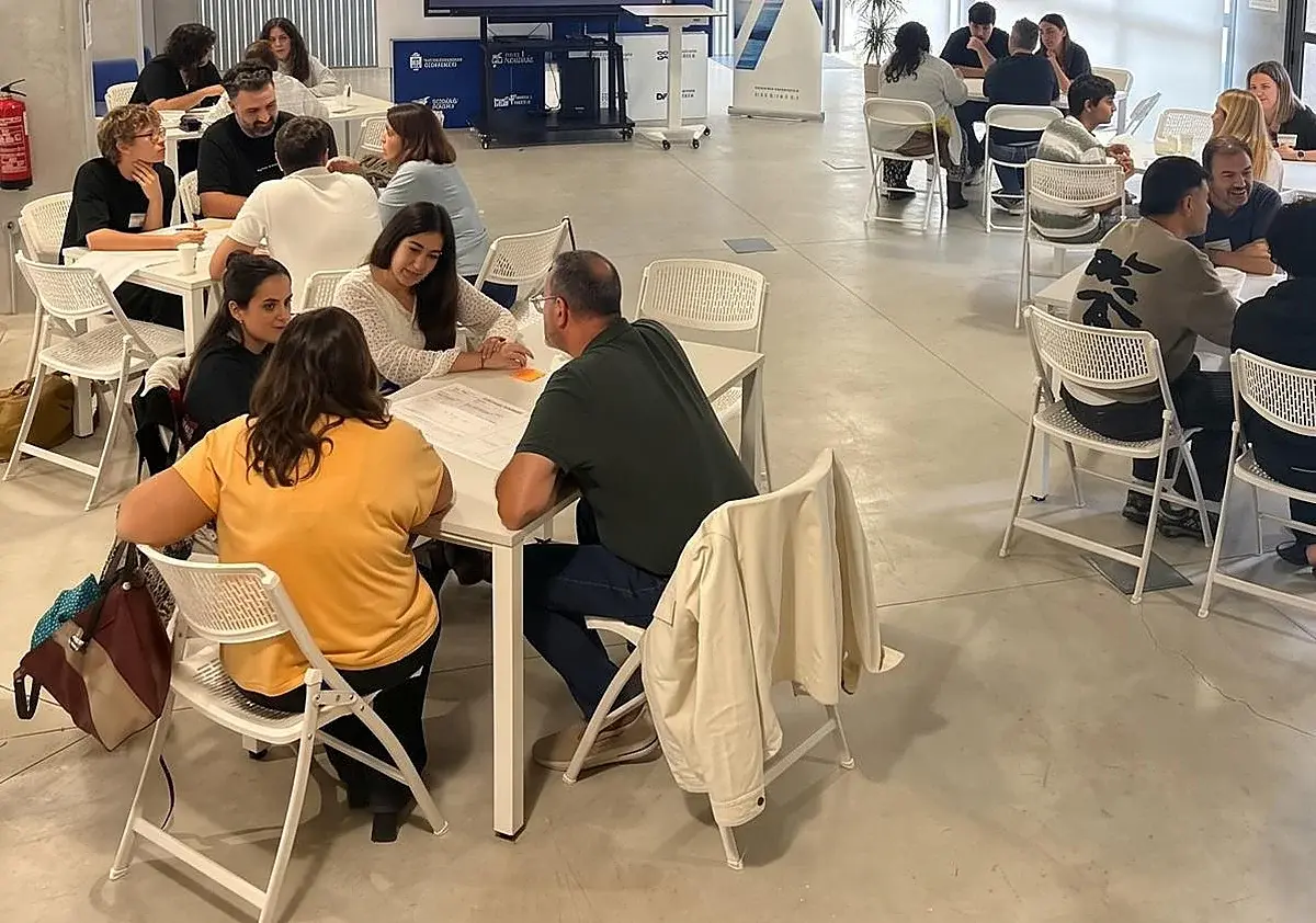Alicante reúne a jóvenes y familias para plantear nuevas opciones de ocio