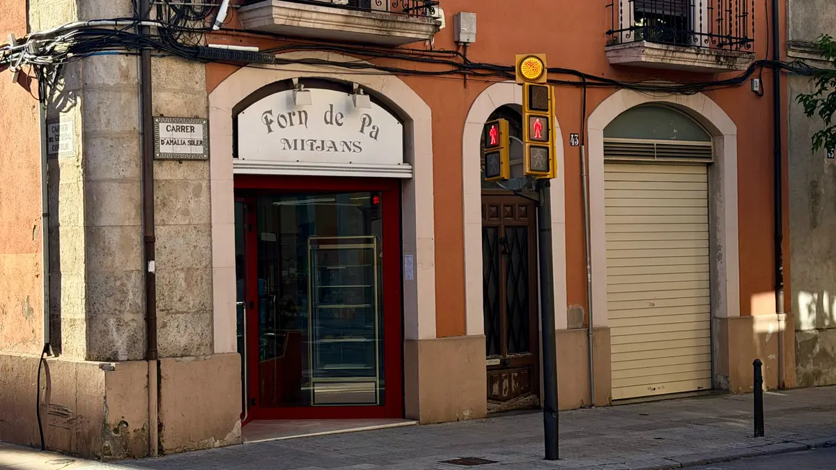 El horno Mitjans cerrará su establecimiento de la calle Amàlia Soler a final de mes