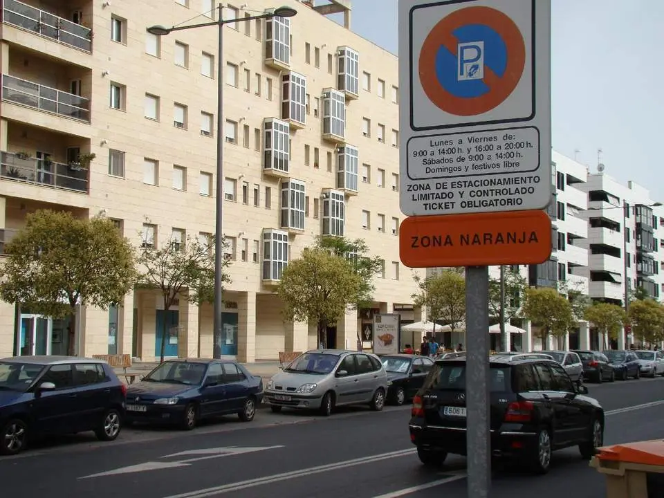 La nueva regulación de la ORA en Huelva amplía bonificaciones y reorganiza el aparcamiento