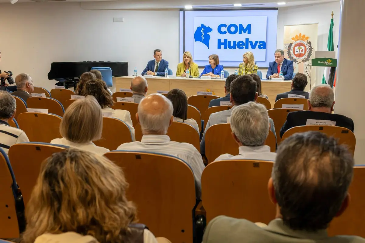 El Colegio de Médicos de Huelva alcanza 125 años y reconoce la labor profesional