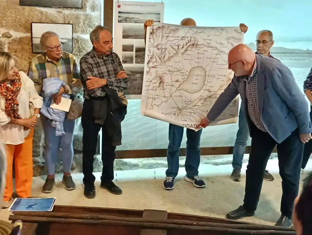 Una visita en Sandiás recorre la memoria de la Lagoa de Antela